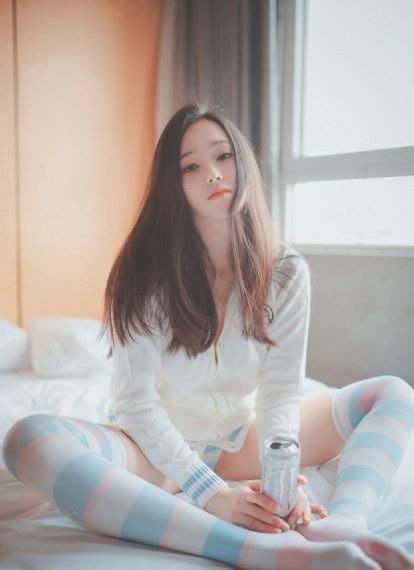 女大学生的沙龙室3
