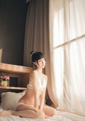 我和亲女在客厅作爱h在