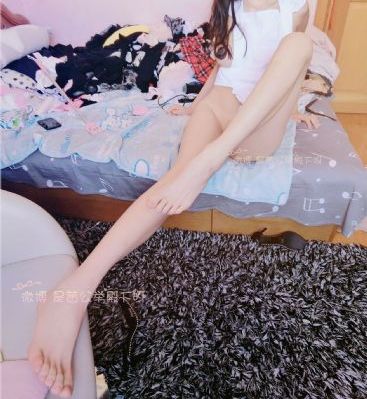 饭桌上故意张开腿让公在线看